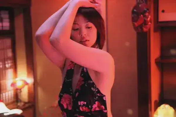 日本最新伦理热门与小巷深处的独特风情